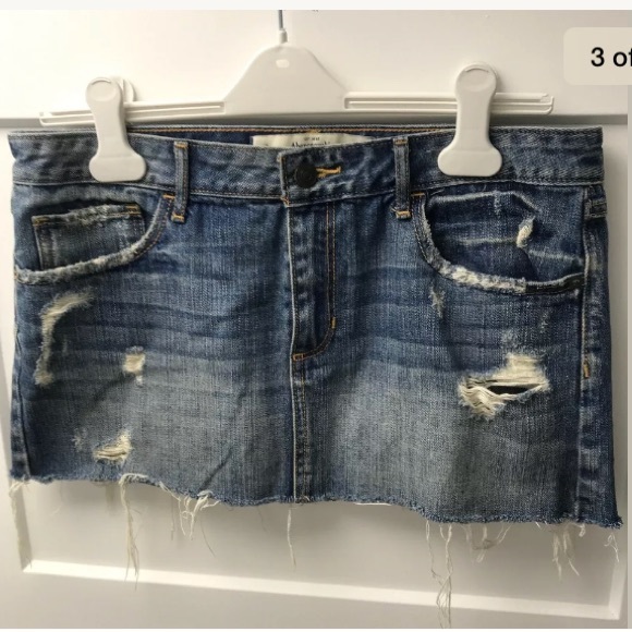 A&F Women’s Distressed Raw Hem Jean Mini Skirt 6 - Picture 2 of 8